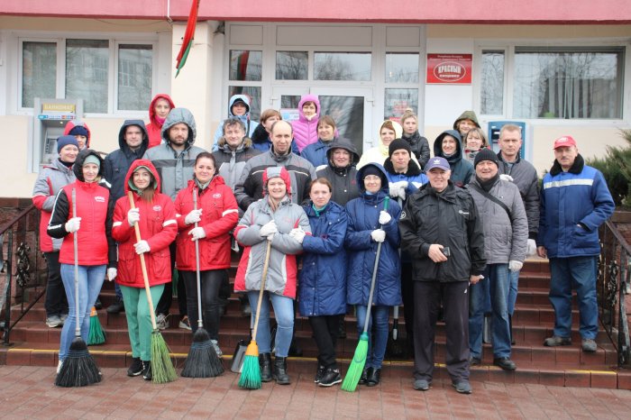 Республиканский субботник состоялся в Бобруйске. Повышенное внимание уделили местам воинской славы