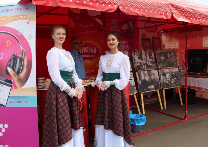 Коллектив «Красного пищевика» на Дне письменности в Белыничах: рассказали об истории предприятия и презентовали свою продукцию